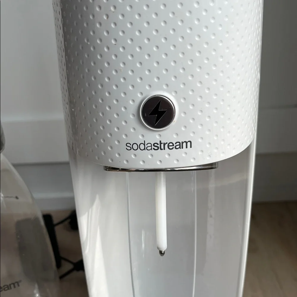 SodaStream White Sparkling Water Maker with Bottle